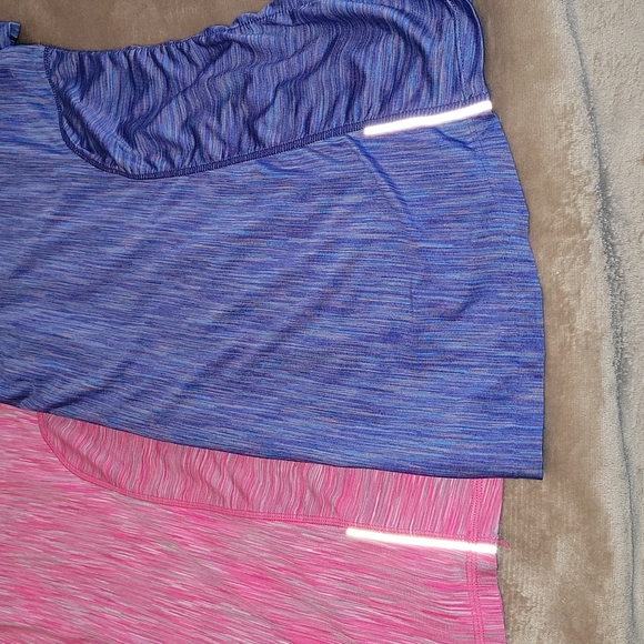 Casual workout tops. 90 % polyester,  10% spandex - Picture 3 of 3